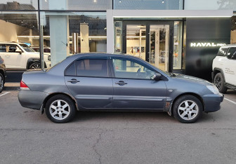 Подержанный автомобиль Mitsubishi Lancer Sedan 2005 года (4 фото)