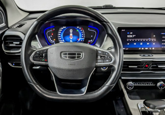 Подержанный автомобиль Geely Coolray 2022 года (19 фото)