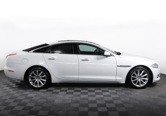 Подержанный автомобиль Jaguar XJ 2012 года (4 фото)