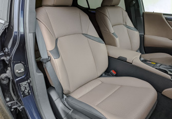 Подержанный автомобиль Lexus ES 2025 года (22 фото)