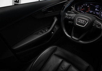 Подержанный автомобиль Audi A4 Sedan 2019 года (14 фото)