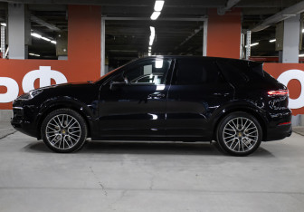 Подержанный автомобиль Porsche Cayenne 2018 года (8 фото)