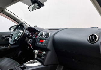 Подержанный автомобиль Nissan Qashqai 2013 года (13 фото)