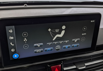 Подержанный автомобиль Москвич 3е 2023 года (28 фото)