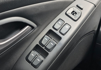 Подержанный автомобиль Hyundai ix35 2014 года (15 фото)