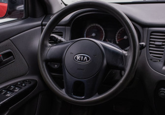 Подержанный автомобиль Kia Rio Hatchback 2010 года (15 фото)