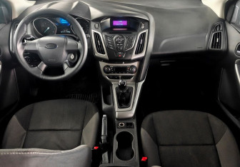 Подержанный автомобиль Ford Focus Hatchback 2012 года (10 фото)