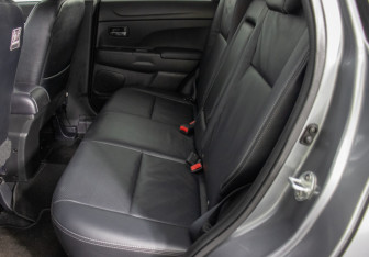 Подержанный автомобиль Mitsubishi ASX 2012 года (11 фото)