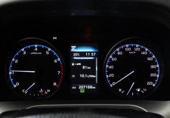 Подержанный автомобиль Toyota RAV4 2017 года (11 фото)