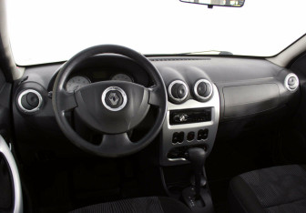 Подержанный автомобиль Renault Logan Sedan 2012 года (5 фото)