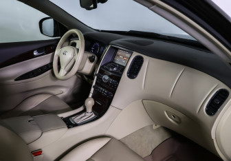 Подержанный автомобиль Infiniti EX 2012 года (11 фото)