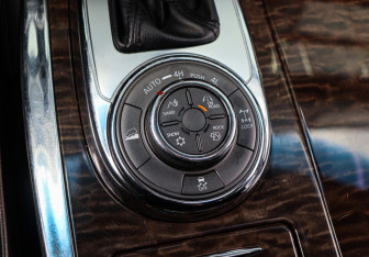 Подержанный автомобиль Nissan Patrol 2010 года (23 фото)