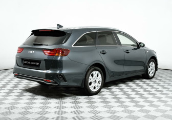 Подержанный автомобиль Kia Ceed Wagon 2022 года (5 фото)