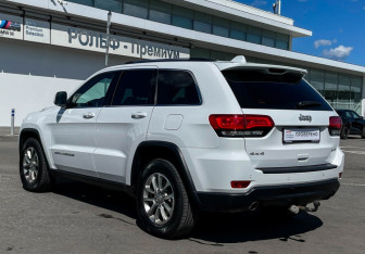 Подержанный автомобиль Jeep Grand Cherokee 2016 года (7 фото)