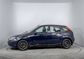 Подержанный автомобиль Ford Focus Sedan 2003 года (8 фото)