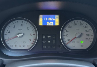 Подержанный автомобиль Renault Sandero 2010 года (12 фото)