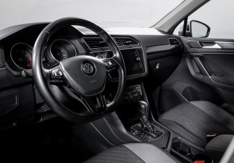Подержанный автомобиль Volkswagen Tiguan 2018 года (14 фото)