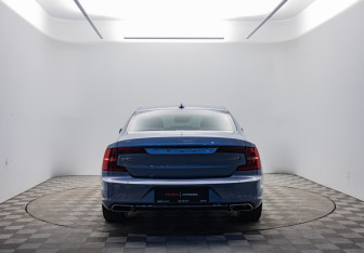 Подержанный автомобиль Volvo S90 2019 года (6 фото)