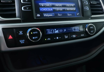 Подержанный автомобиль Toyota Highlander 2014 года (16 фото)