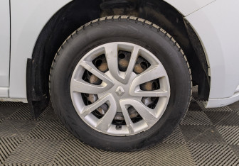 Подержанный автомобиль Renault Logan Sedan 2018 года (12 фото)