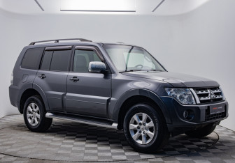 Подержанный автомобиль Mitsubishi Pajero 2013 года (7 фото)