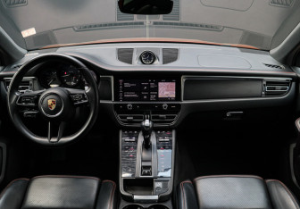 Подержанный автомобиль Porsche Macan 2022 года (14 фото)