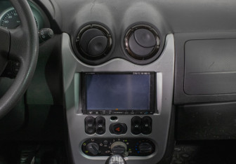 Подержанный автомобиль Dacia Duster 2010 года (14 фото)