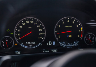 Подержанный автомобиль BMW X5 M 2016 года (15 фото)