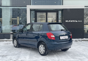 Подержанный автомобиль Skoda Fabia Hatchback 2011 года (7 фото)