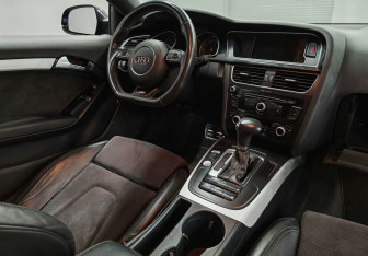 Подержанный автомобиль Audi A5 Coupe 2016 года (10 фото)