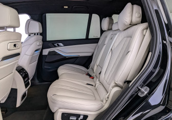 Подержанный автомобиль BMW X7 2025 года (18 фото)