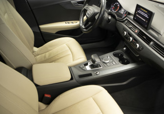 Подержанный автомобиль Audi A4 Sedan 2017 года (27 фото)