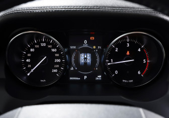 Подержанный автомобиль Land Rover Range Rover Evoque 2018 года (15 фото)