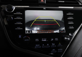 Подержанный автомобиль Toyota Camry Sedan 2019 года (18 фото)