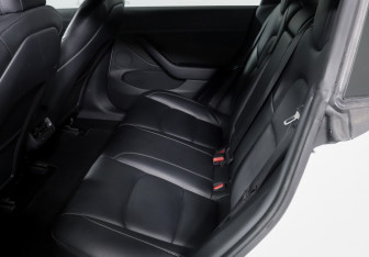 Подержанный автомобиль Tesla Model 3 2021 года (10 фото)