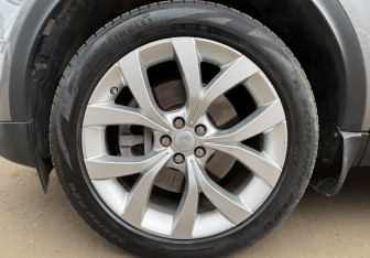 Подержанный автомобиль Land Rover Discovery Sport 2020 года (9 фото)