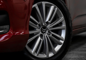 Подержанный автомобиль Citroen C4 Hatchback 2012 года (25 фото)