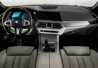 Подержанный автомобиль BMW X5 2020 года (11 фото)
