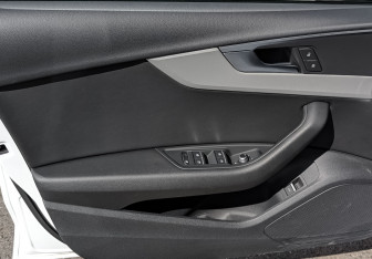 Подержанный автомобиль Audi A4 Sedan 2022 года (19 фото)
