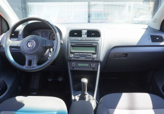 Подержанный автомобиль Volkswagen Polo Hatchback 2011 года (11 фото)