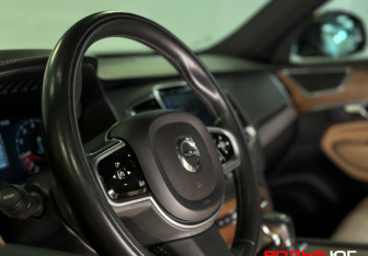 Подержанный автомобиль Volvo XC90 2018 года (13 фото)