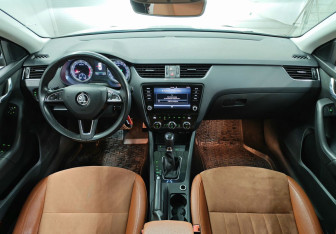 Подержанный автомобиль Skoda Octavia Liftback 2017 года (11 фото)