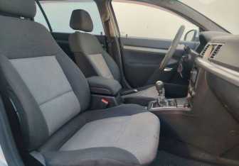 Подержанный автомобиль Opel Vectra Wagon 2004 года (10 фото)