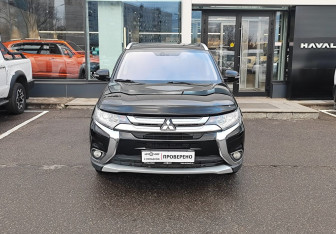 Подержанный автомобиль Mitsubishi Outlander 2015 года (2 фото)