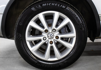 Подержанный автомобиль Volkswagen Touareg 2011 года (22 фото)