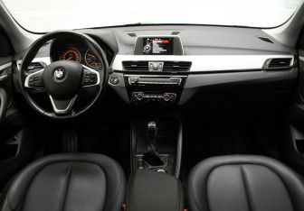 Подержанный автомобиль BMW X1 2015 года (8 фото)