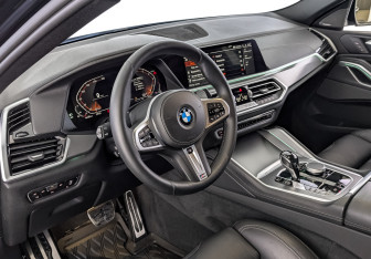Подержанный автомобиль BMW X6 2021 года (15 фото)