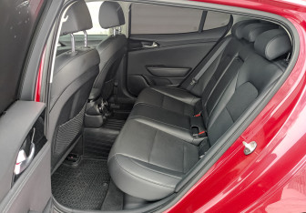 Подержанный автомобиль Kia Stinger 2019 года (12 фото)