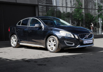 Подержанный автомобиль Volvo S60 2012 года (3 фото)