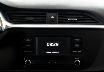 Подержанный автомобиль Kia Rio Hatchback 2021 года (15 фото)